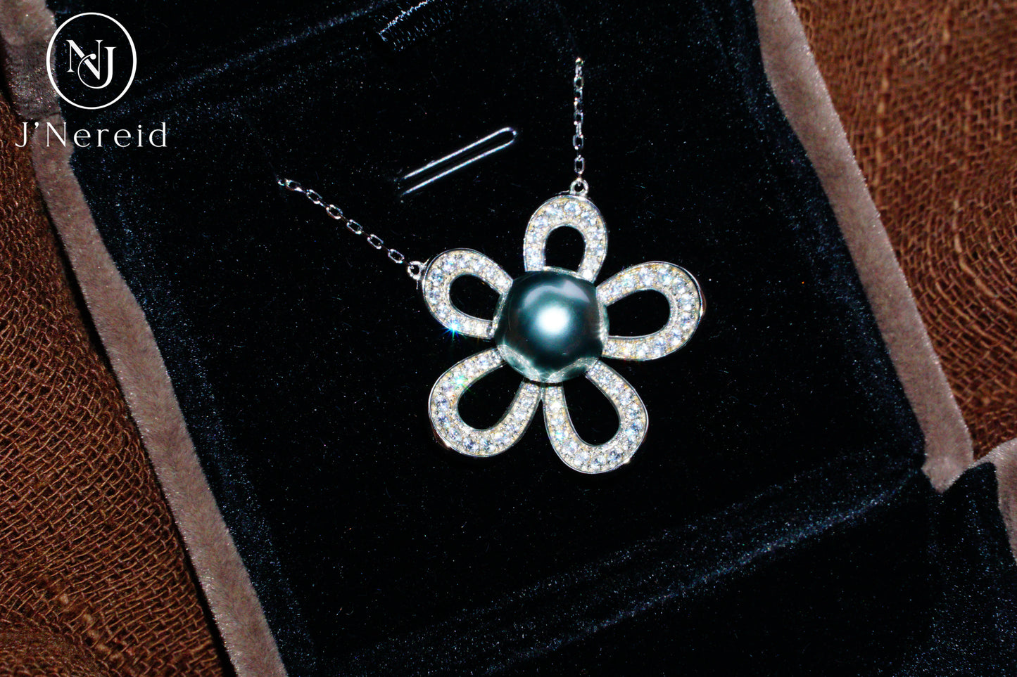 10‑11mm Sunny Sea Blue Tahitian Pearl Five‑Petal Flower Necklace, S925 Sterling Silver Cubic Zirconia Floral Pendant Jewelry for Women（Pearl Variation)