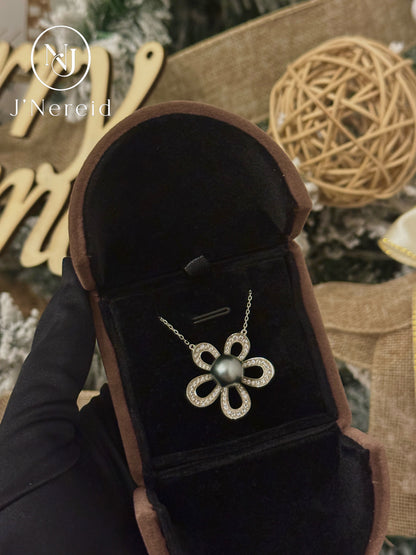 10‑11mm Sunny Sea Blue Tahitian Pearl Five‑Petal Flower Necklace, S925 Sterling Silver Cubic Zirconia Floral Pendant Jewelry for Women（Pearl Variation)