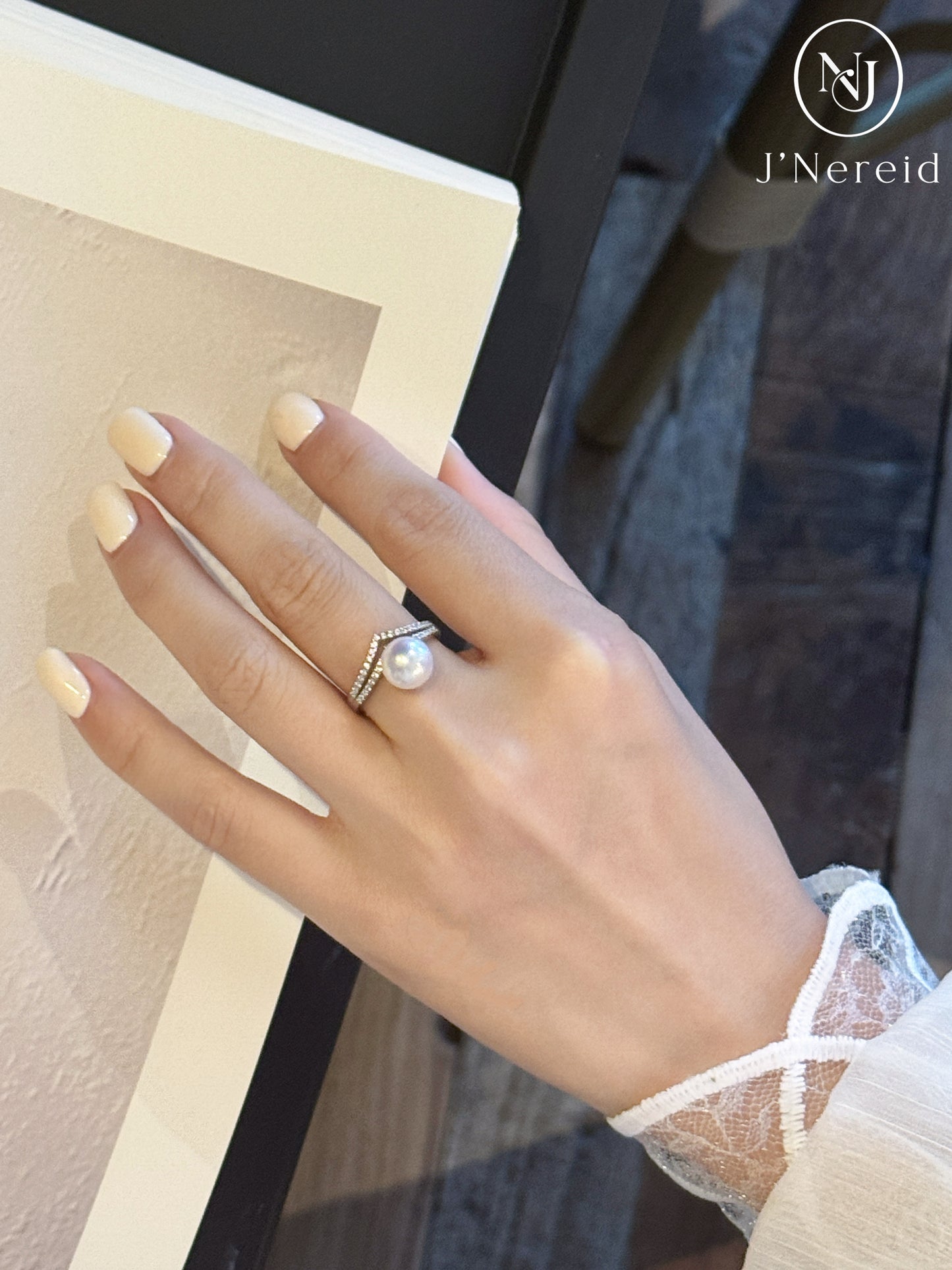 Exquisite V-Shaped Princess Crown Double Layer Aurora Freshwater Pearl Ring | S925 Silver (8-9mm )