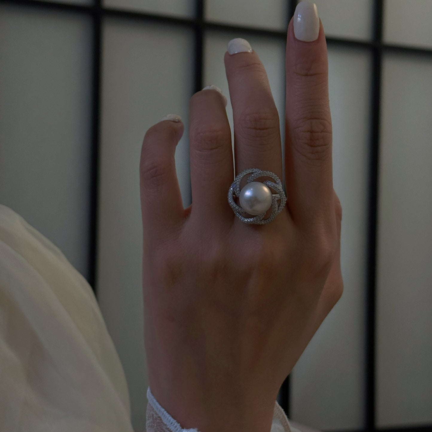 Luxury 11-12mm Soft Gem Glow Freshwater Pearl Twisted Intertwined Rose Ring, Full Paved Zircon Solid S925 Sterling Silver Statement Fine Jewelry Ring for Women Gift（Pearl Variation）