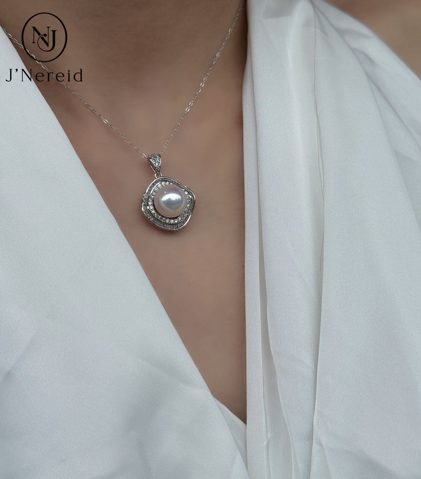 5A Grade Edison Freshwater Pearl Pendant Necklace 10-11mm Perfect Round Ultra Strong Iridescent Luster Square Double Halo S925 Sterling Silver Exquisite Craft Setting（Pearl Variation）